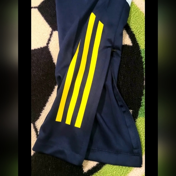 ⚽ L REAL MADRID TRAINING PANTS - Picture 8 of 11